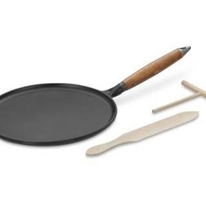Staub Cast-Iron Crêpe Pan with Spreader & Spatula, 11", Black