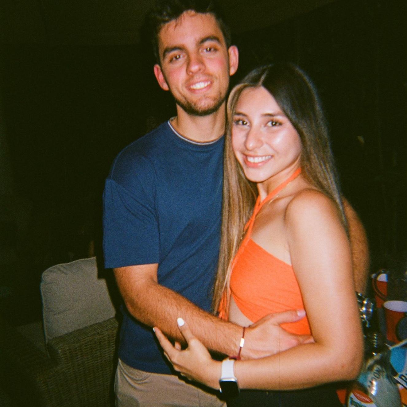 11/03/2023
Una fiesta en la casa de Quique…y su amigo con su cámara nos sacó esta foto!