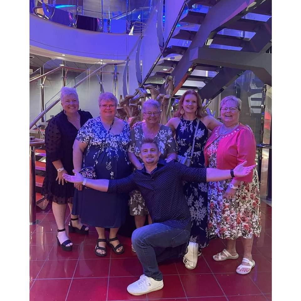 Tadaaaa! We're on a boad April 2023