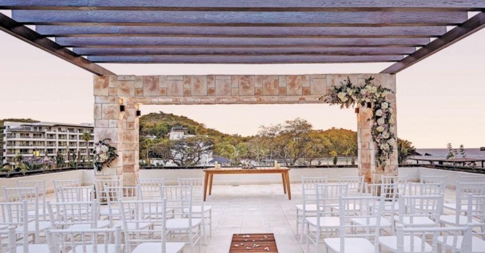 The Wedding Website of Danielle Thompson and Alexander Rahmings Jr