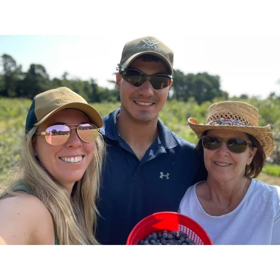 Outter Banks Blueberry picking with my Aunt Chris! 2021