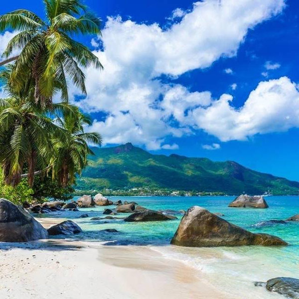 Sweethearts in Seychelles: A Stay for Two