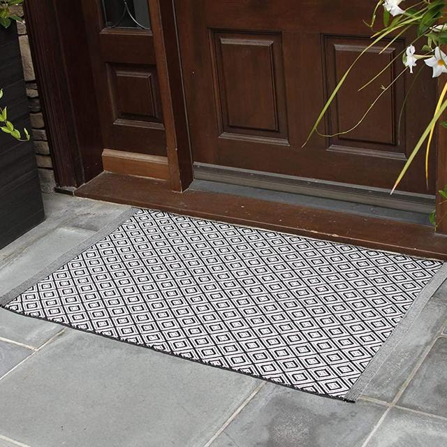 NANTA Cotton Diamond Rug Black and White Throw Rugs for Farmhouse Moroccan Geometric Woven Washable Accent Carpet 27.5 x 43 Inches