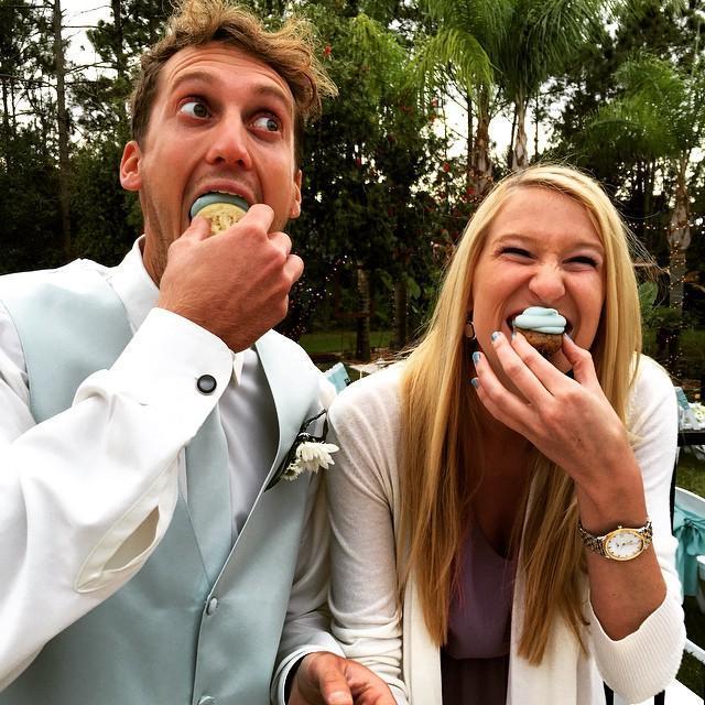 This was their social media debut as a couple. Everyone wants to be them. Everyone wants a mini cupcake.
