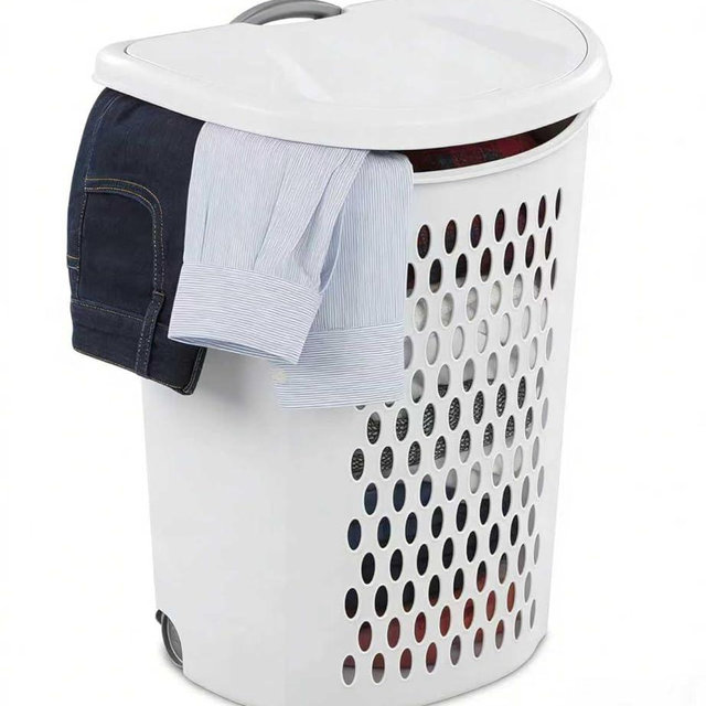 (1-Pack) Wheeled Laundry Basket - 135 Liters Large Capacity - White Plastic with a Cover and Extendable Handle, Suitable for Homes, Dormitories,Laundry Rooms and Apartments.