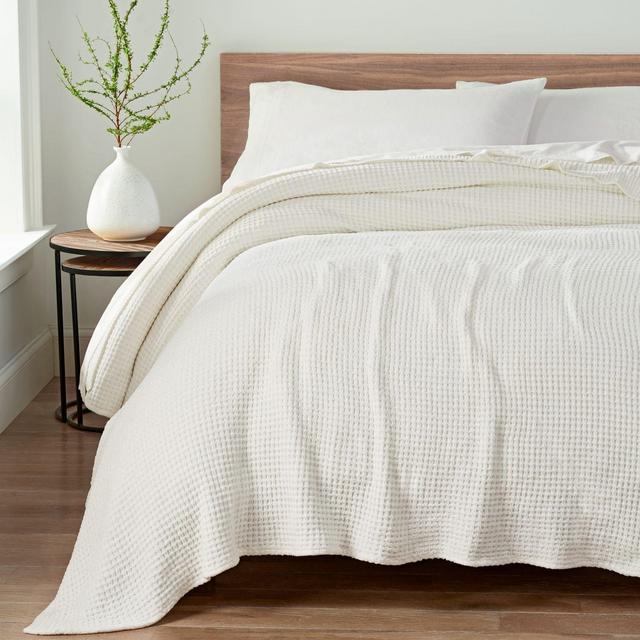 UGG® Delaney Chenille Reversible King Blanket in Snow