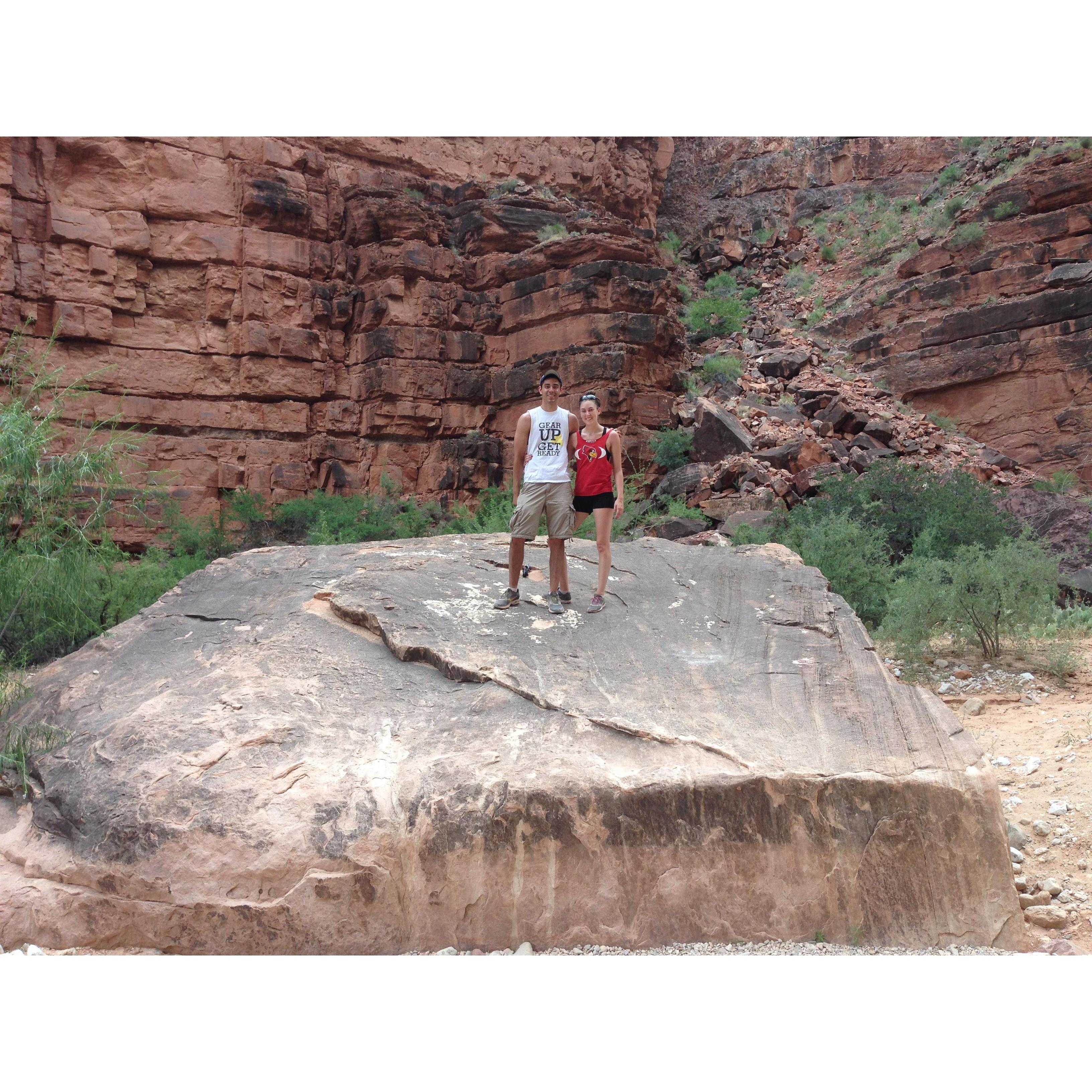 Hike down to Havasu Falls