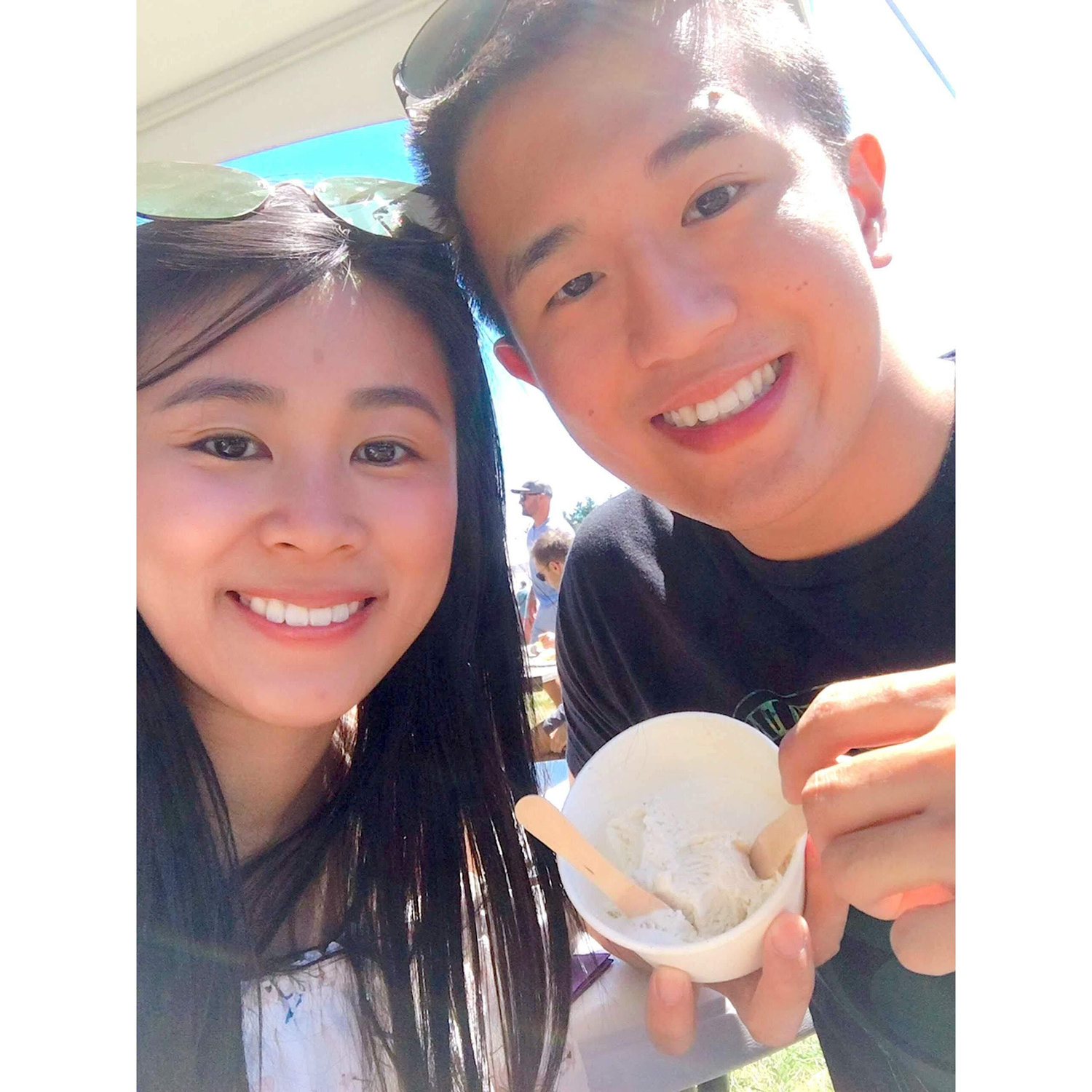Enjoying ice cream together! 一起吃冰淇淋! 07/2019