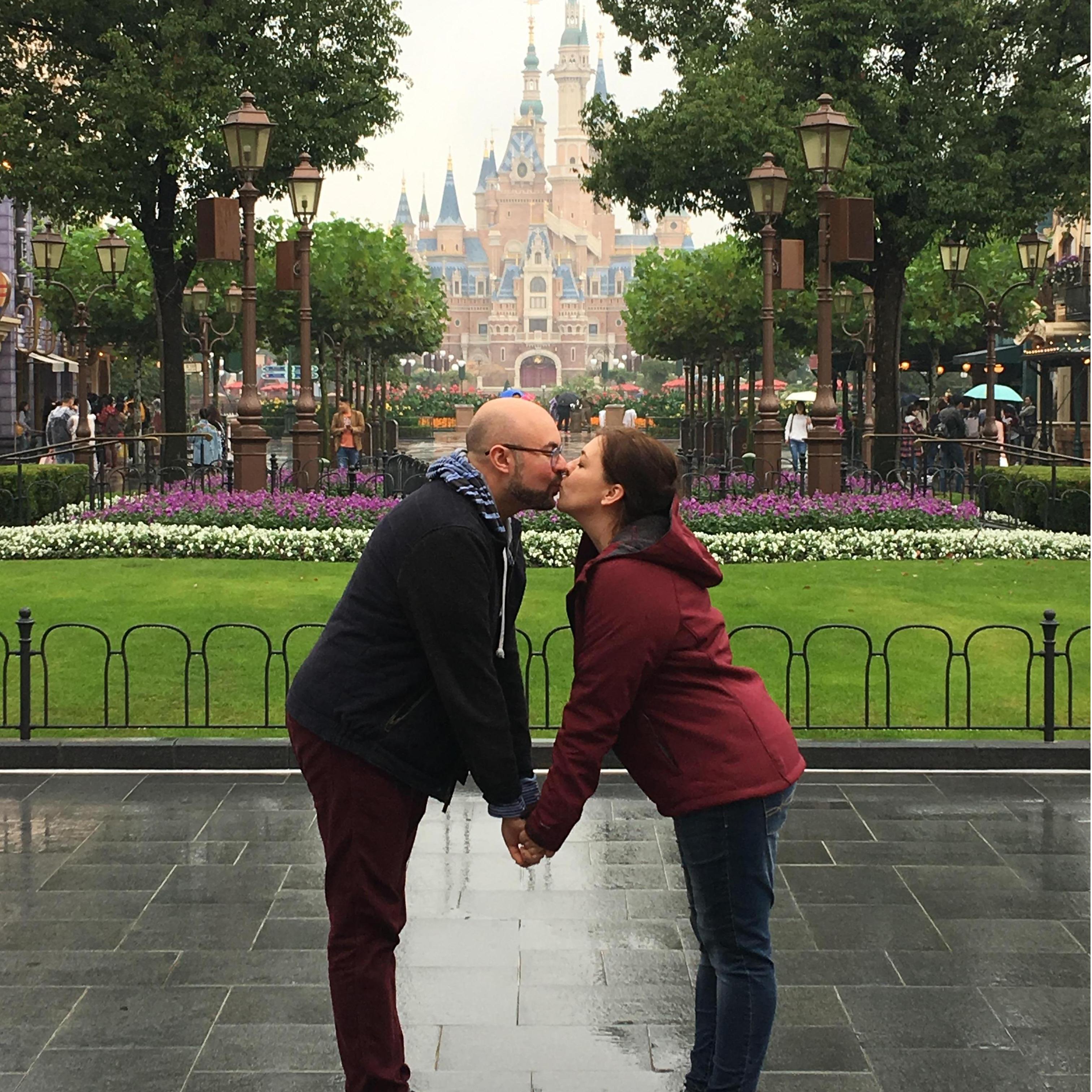 This is how they *make* you kiss at Shanghai Disneyland.