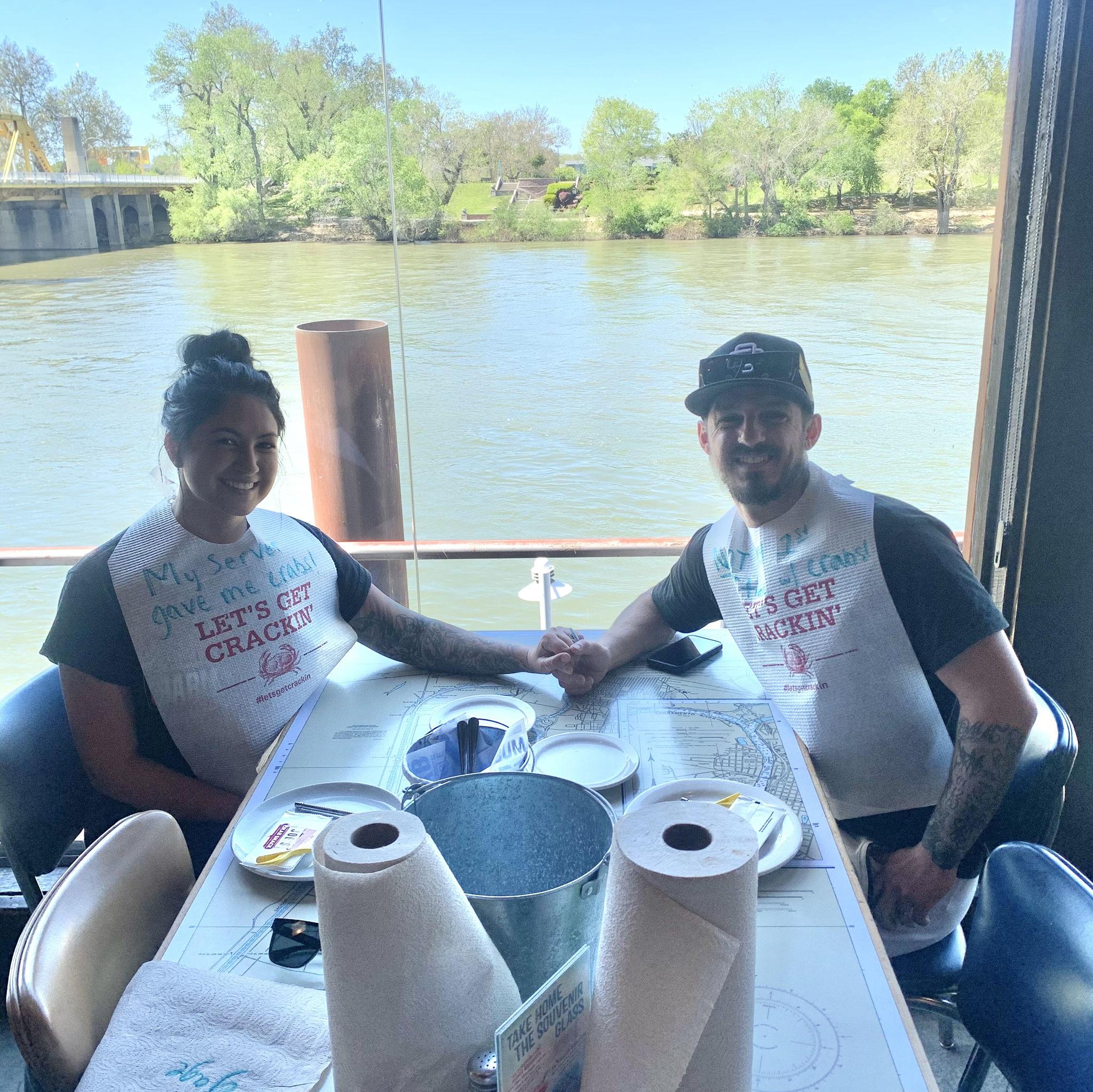 We got crabs in the Sac - We got crab boils at Joe's Crab Shack in Sacramento!