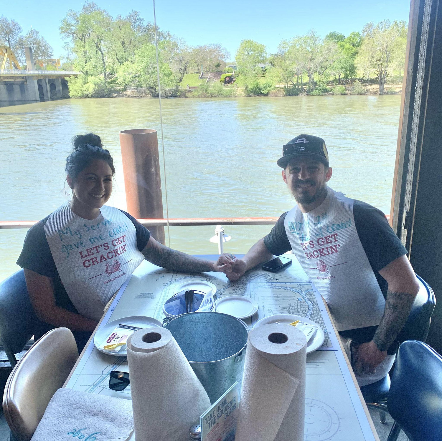 We got crabs in the Sac - We got crab boils at Joe's Crab Shack in Sacramento!