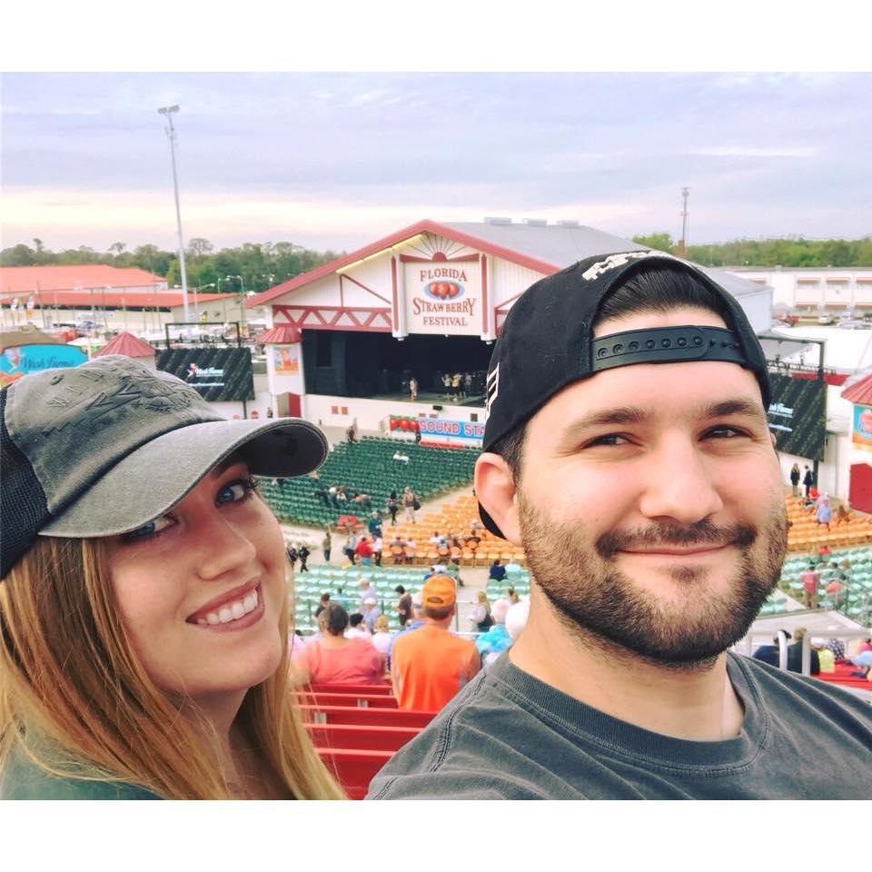 Strawberry Festival 2018. Brad Paisley concert.