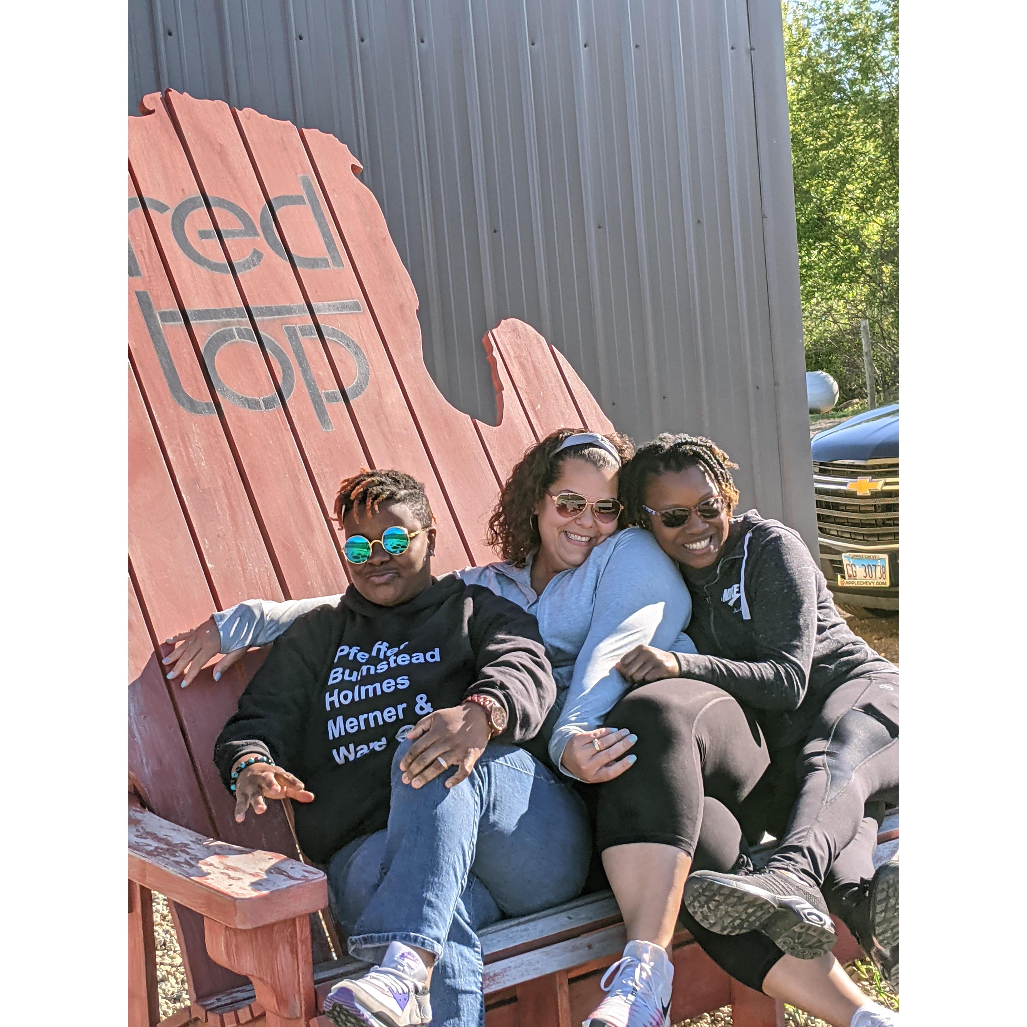 Wine Tasting in Michigan
#midweek #daydrinking
May 2021