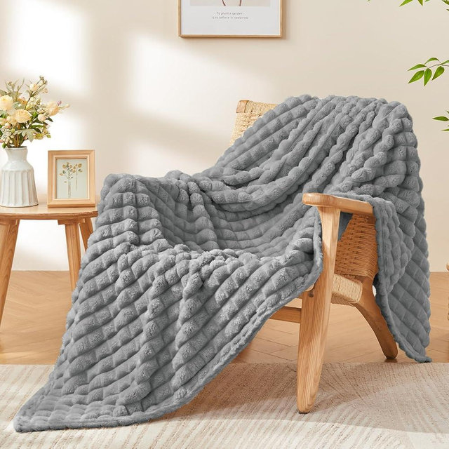 BEDELITE Updated Grey Throw Blanket for Couch and Bed- Super Soft and Warm 3D Checkered Fluffy Fuzzy Fleece Blanket, Luxurious Plush Cozy Blanket for Room Decor Spring, 50x60 inches