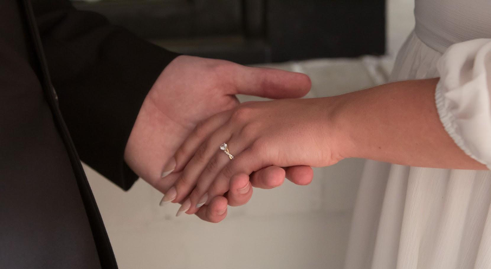 The Wedding Website of Jordan Marion and Daci Flakes