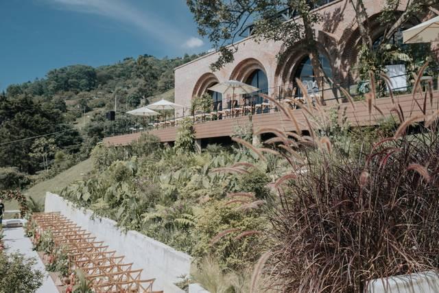 The Wedding Website of Ana Fajardo and Jean DelChiaro