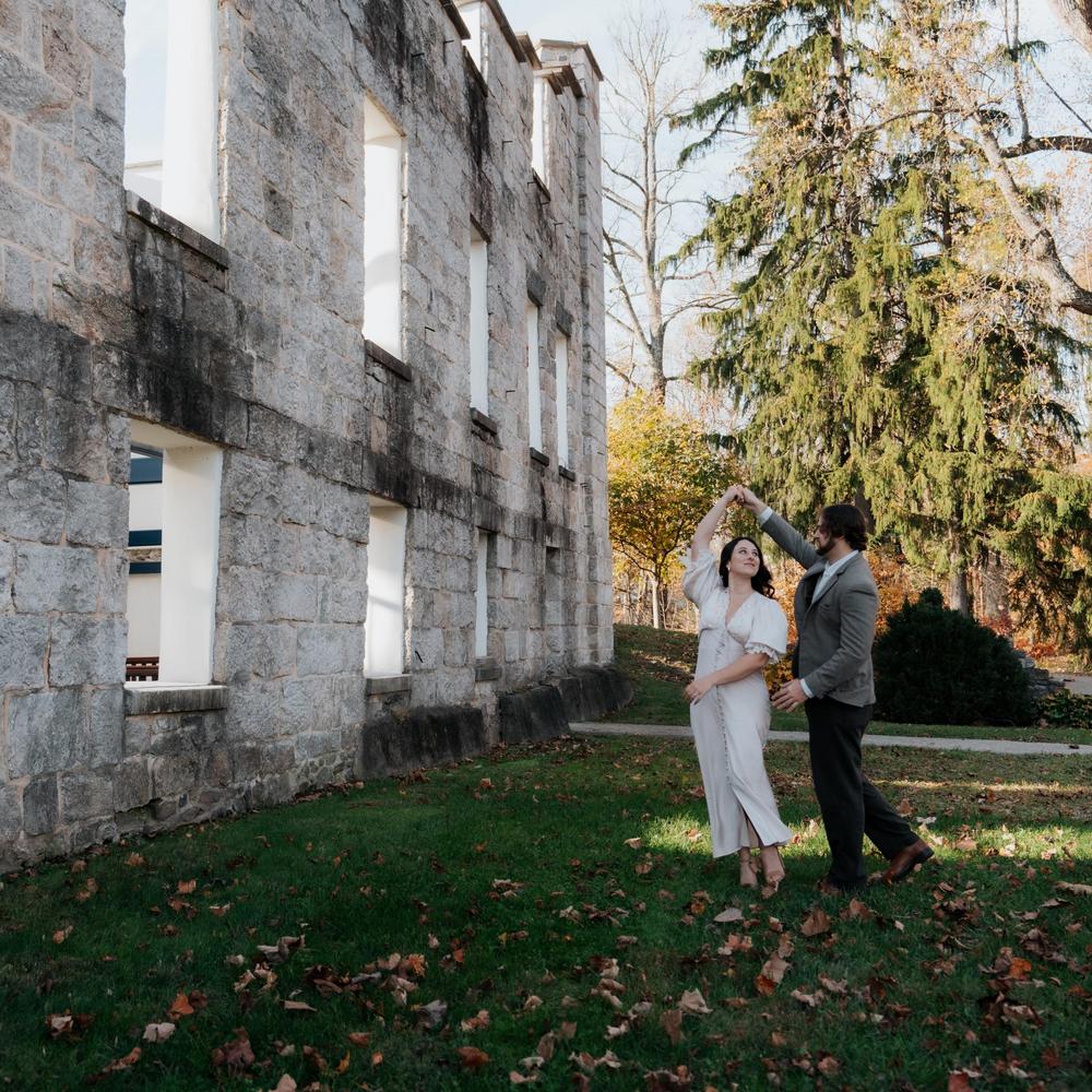 Leah Boyer and Peter Janiszewski's Wedding Website, image size:1000x1000