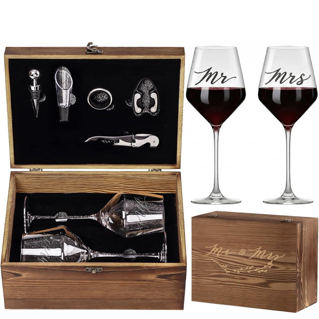 Engraved Mr and Mrs Wine Glasses