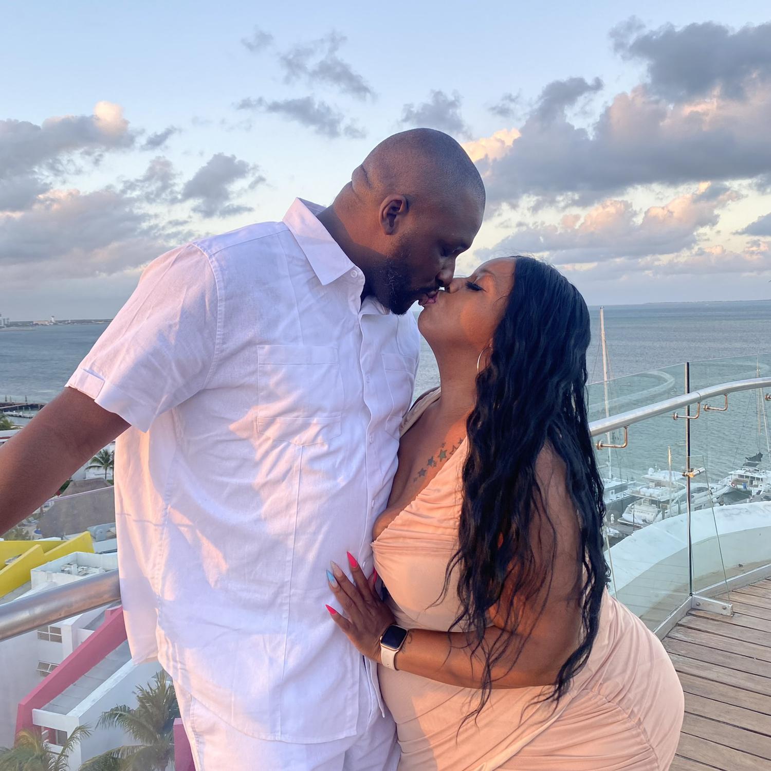 Sunsets in Cancun… the bride showing appreciation 😘😘😘