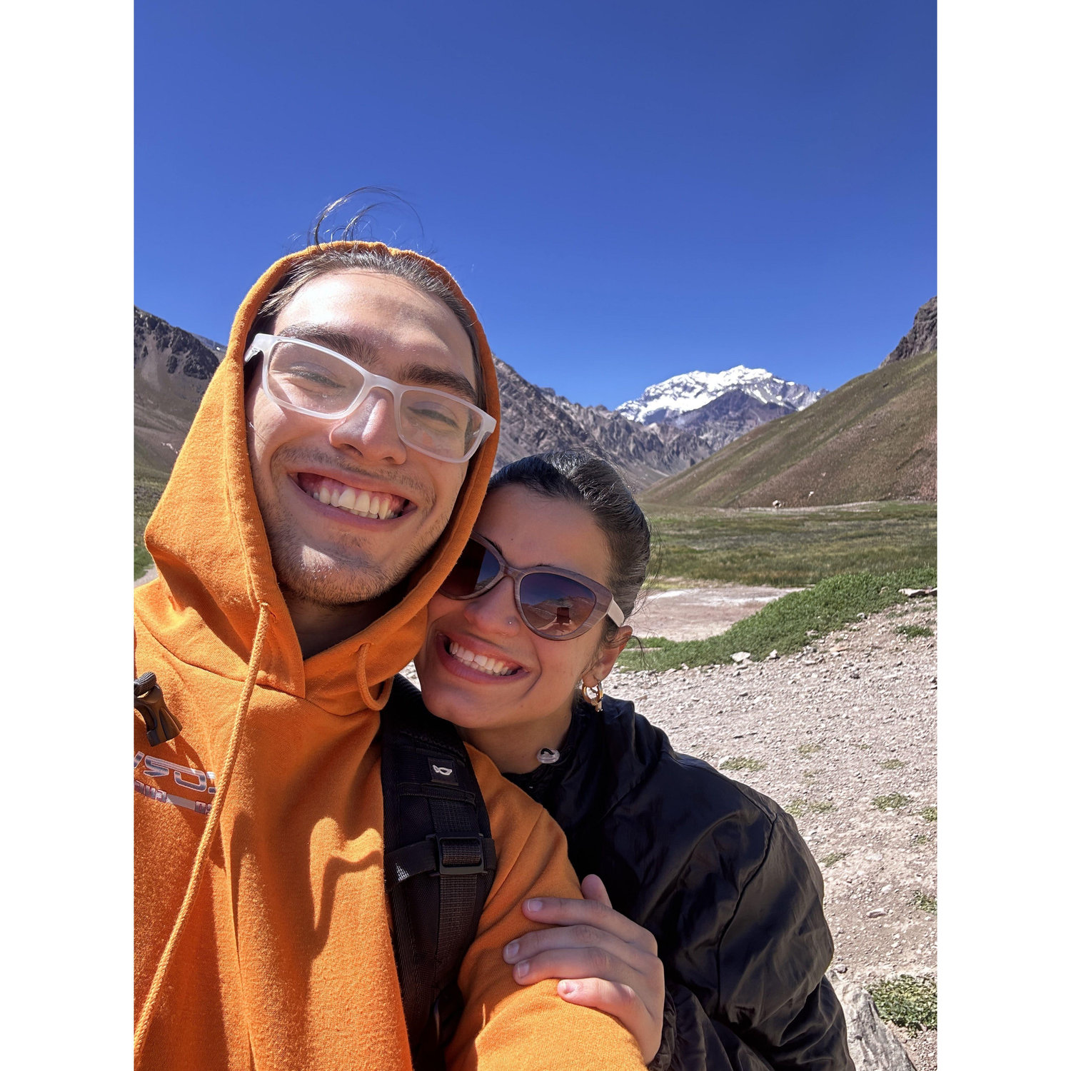 Nuestra caminata en los Andes con la montaña Aconcagua al fondo