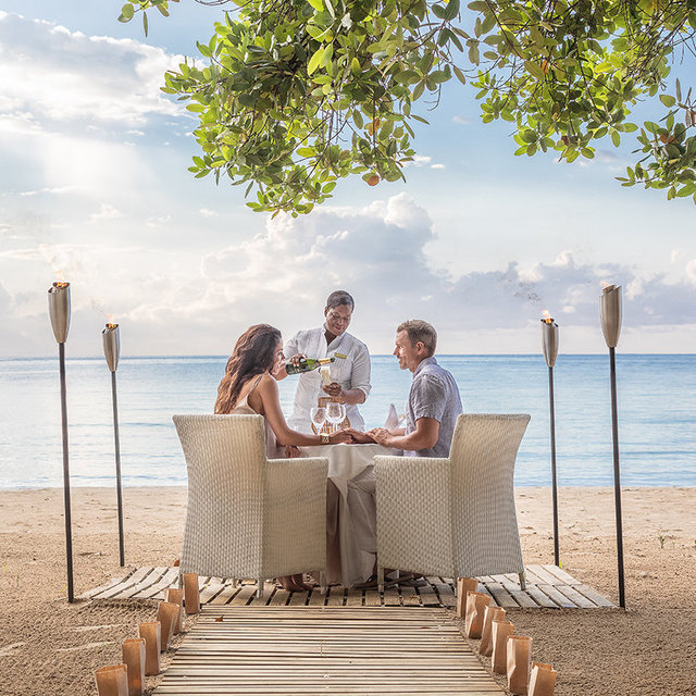 Honeymoon Dinner and Drinks on the Beach!