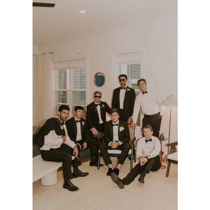 Porque el negro no solo es elegante, es una declaración de estilo.