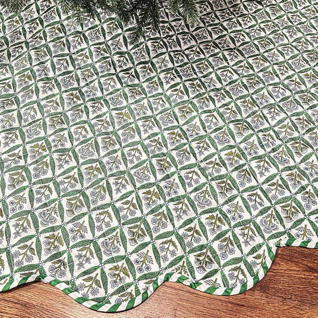 MiniInflat Quilted Christmas Tree Skirt - Vintage Floral Block Print Christmas Tree Skirt with Scalloped Edge Thicken Cotton for Home Decorations Holiday Party Gift(60 Inch,Checkered Floral,Green)