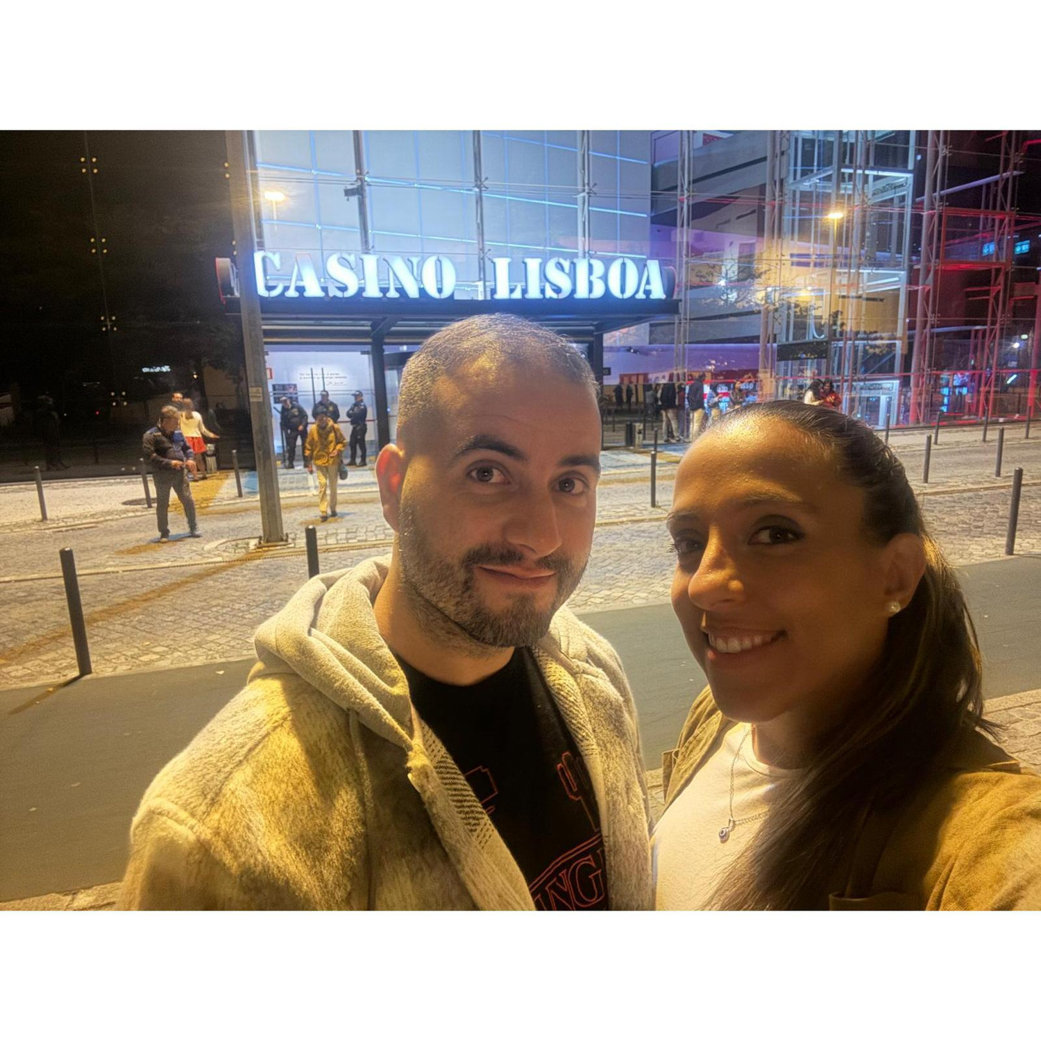 A primeira vez, juntos, no Casino de Lisboa, para assistir aos Barbixas que são um grupo de comédia de improviso