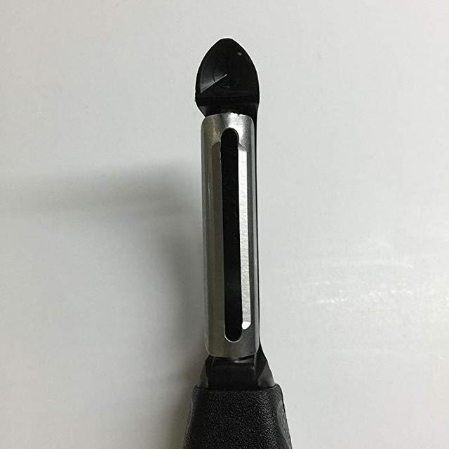 Model 1501 CUTCO Vegetable Peeler i High Carbon Stainless blade and black handle