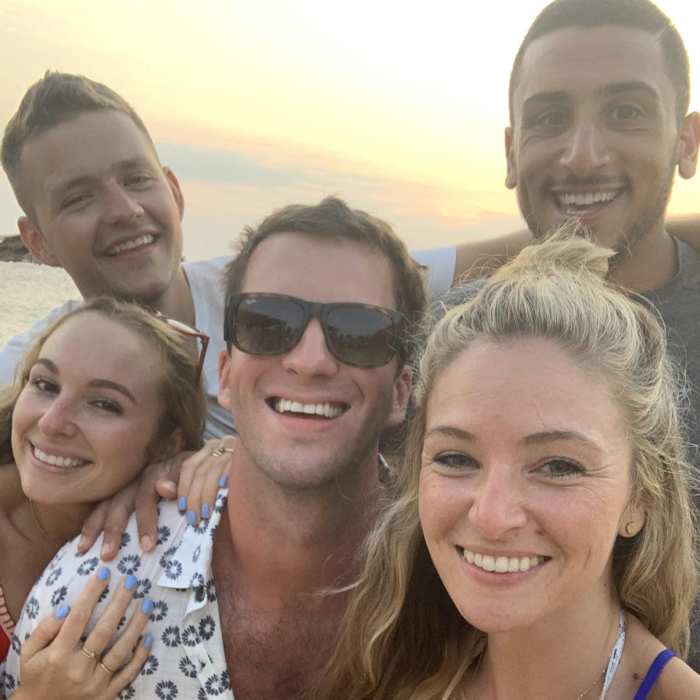 Jen, Alex, & co. do Greece