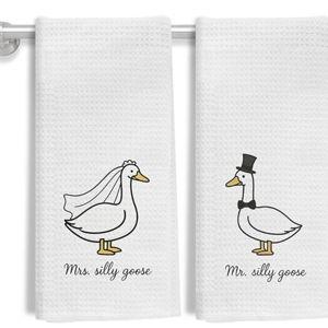 Funny Mr and Mrs Silly Goose Kitchen Towels, Wedding Gifts for Couples Newlyweds Dish Tea Towels for Kitchen Decor