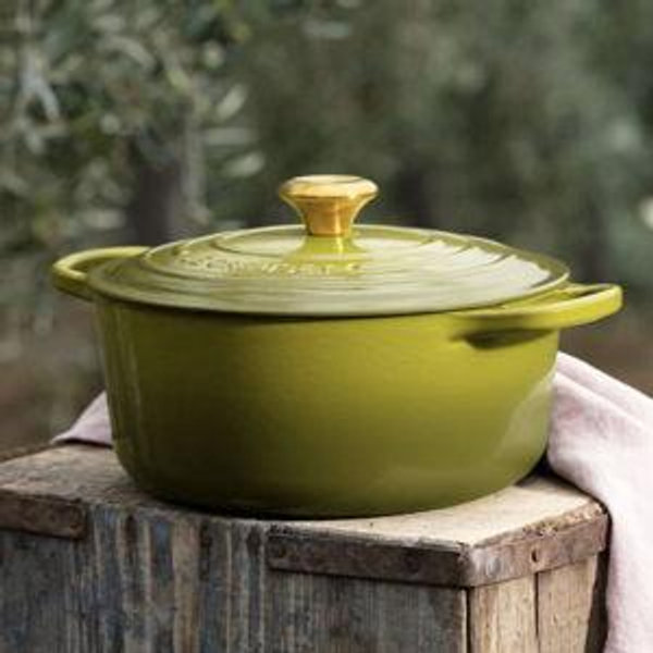 Signature Round Dutch Oven