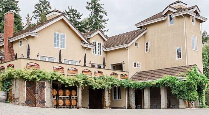 The Wedding Website of Angela Oliveira and Connor McCormick