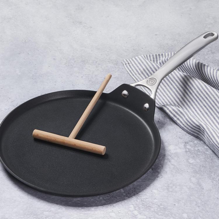 Le Creuset, Toughened Nonstick PRO Crepe Pan with Rateau - Zola