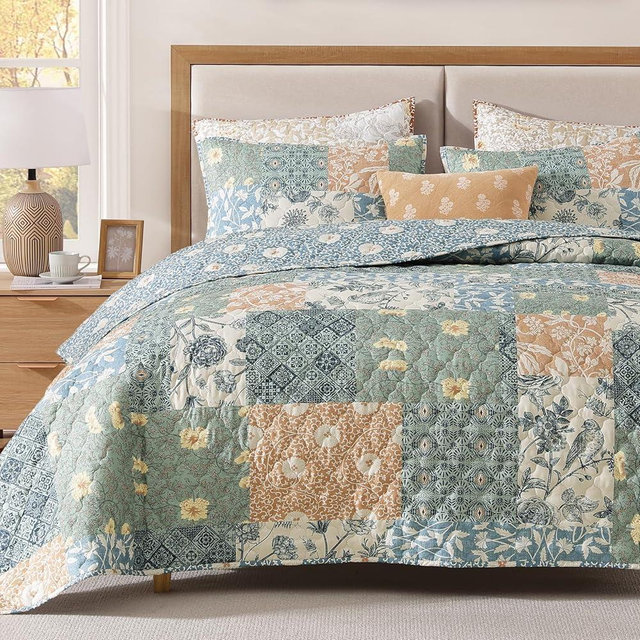 CASAAGUSTO Queen Quilt Set - 3 Pieces Patchwork Green Quilt Bedding Set, Lightweight Queen Bedspread Coverlet, Reversible Floral Bed Cover for All Seasons (90"x94", 1 Quilt + 2 Pillow Shams)