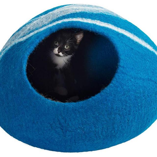 Twin Critters - Handcrafted Cat Cave Bed (Large) I Ecofriendly Cat Cave I Felted from 100% Natural Merino Wool I Handmade Pod for Cats and Kittens I Warm and Cozy cat Bed