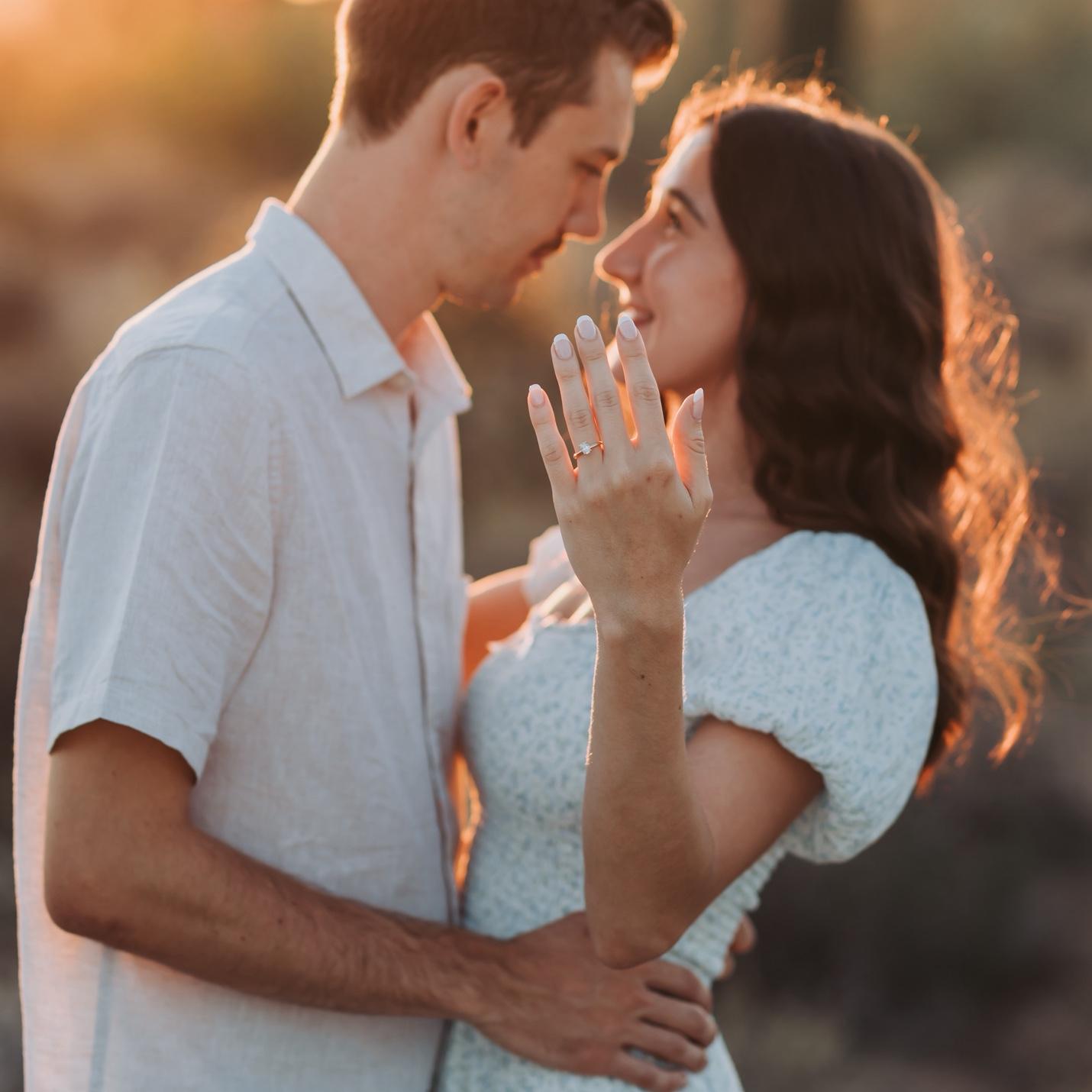 Engagement photos with the desert sunset 🌄