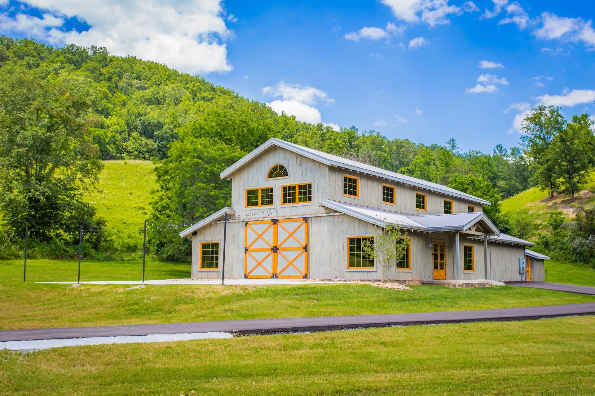 The Wedding Website of Veronica Hochstein and Reggie Morlen