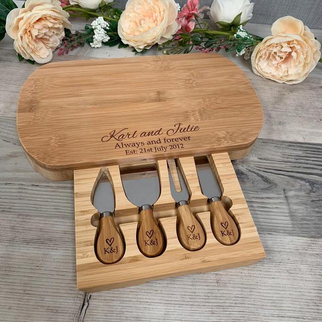 Personalised Wooden Cheeseboard-Engraved Gift-Wedding Present-Anniversary-Housewarming-Food Lovers