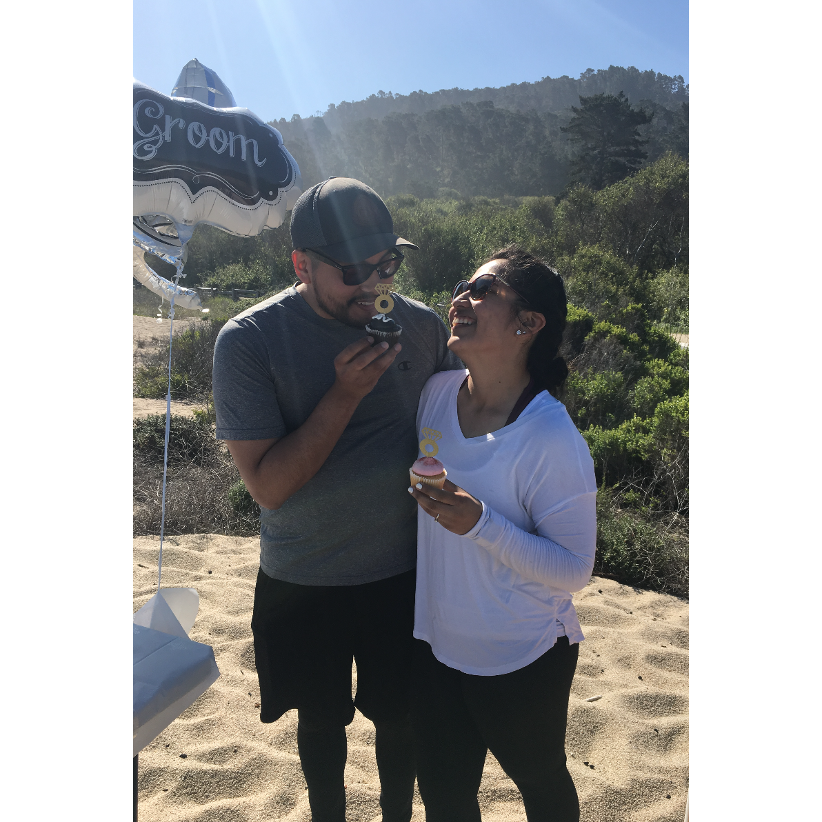 After Wilson proposed, my family and my closest friends were there. It was such a surprise!
Después de que Wilson propuso, mi familia y mis amigos cercanos estaban allí. Fue una sorpresa!