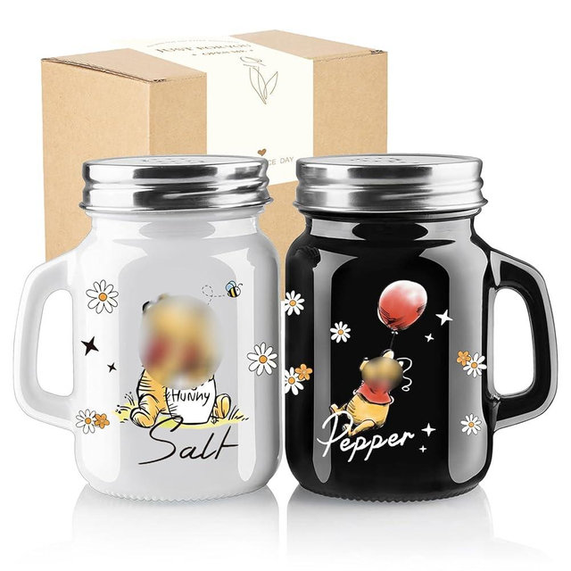 2 Salt And Pepper Shakers，Bear Cute Fun Salt And Pepper Shakers Set，Cute Salt Shakers For Kitchen Decor，Black And White Salt And Pepper Shakers With Stainless Steel Lids(Bear)