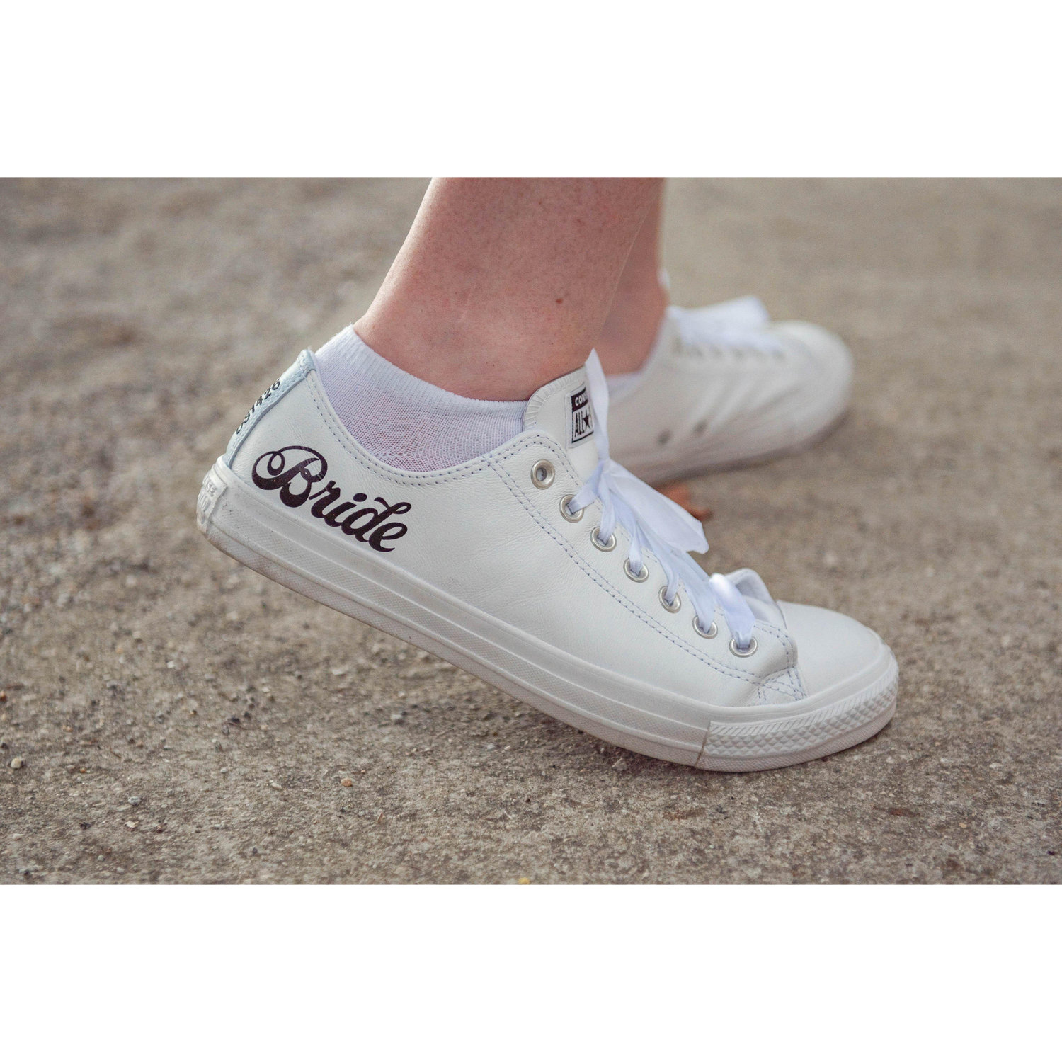 The bridal Shoes Converse for engagment pictures 03/16/2025