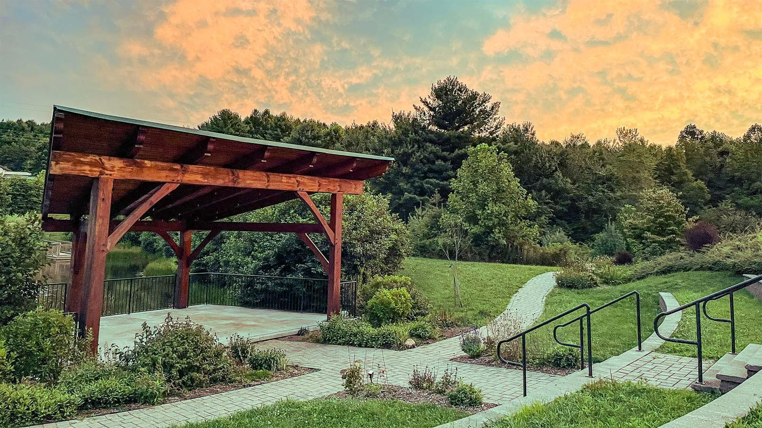 The Wedding Website of Lorin Roemhildt and Dillon Perrell
