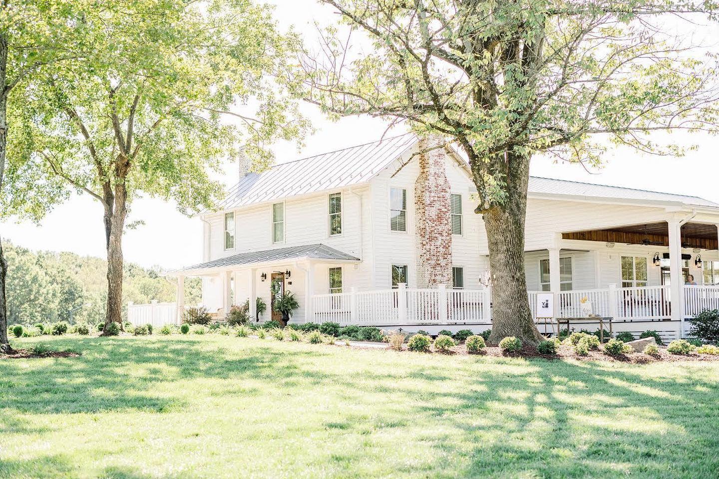 The Wedding Website of Lloyd Junker and Olivia London
