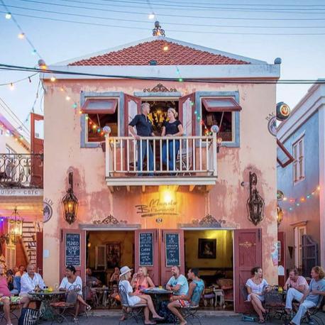 Honeyfund - Punda Vibes Bar Hopping tour in Curaçao