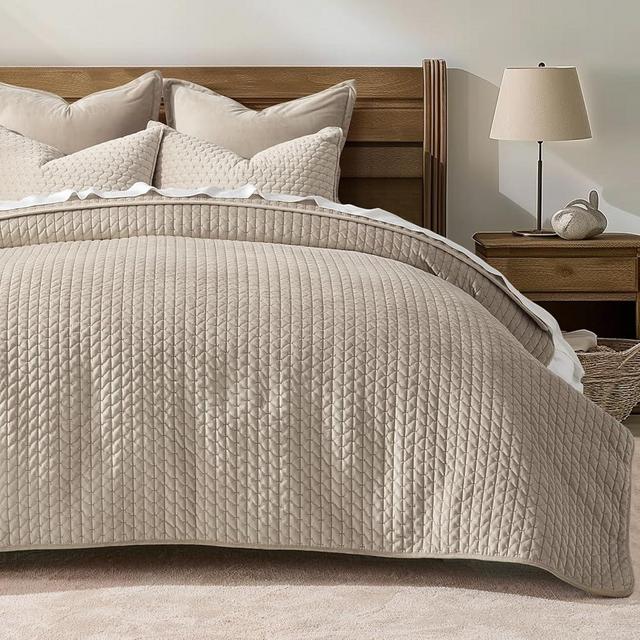 EVERGRACE Luxury Velvet Quilt Set King Size 3 Piece, Soft Cross-Stitch Velvet Comforter Set with Pillow Shams, Lightweight Coverlet Bedspread Bedding Set for All Seasons, Light Taupe