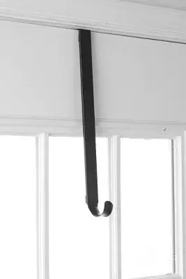 Adjustable Wreath Hanger