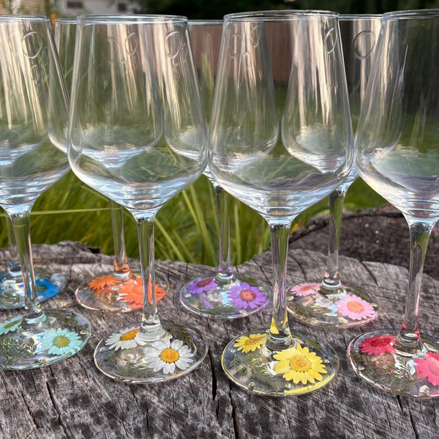 Real pressed flower wine glass