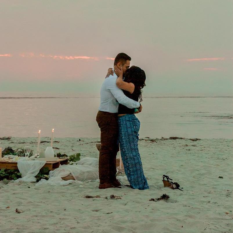 "...Me faltaba amor, me faltaba paz, me faltabas tú. Como iba a pensar que hoy pudiera amar más hondo que ayer..."