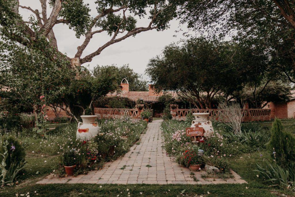 The Wedding Website of Daisy Millan and Jasur Iskandar